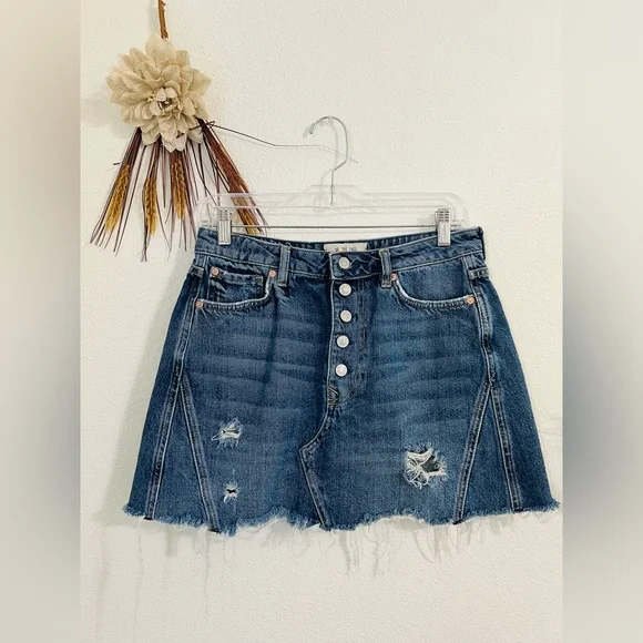 We The Free by Free People Denim Jean Skirt Size 30 Frayed Hem - Picture 1 of 7